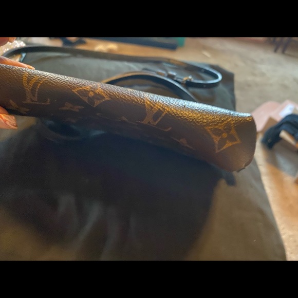 Louis Vuitton crossbody bag - Picture 3 of 8